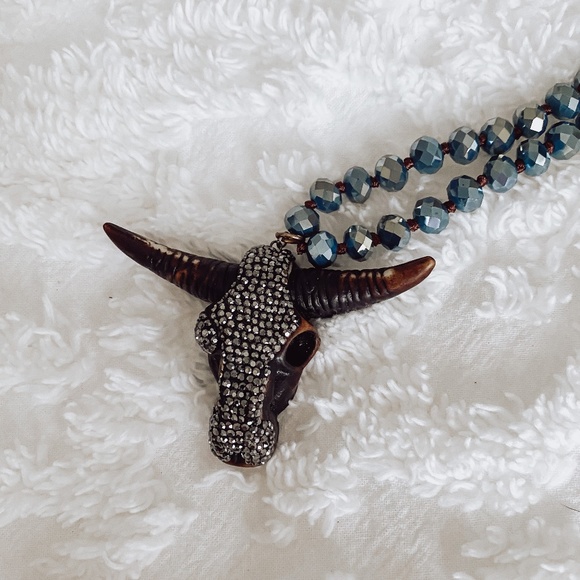Gemelli Longhorn Skull Necklace - Picture 6 of 6